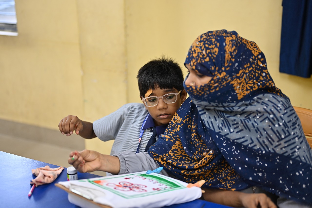 Green Threads: Mom and Me – Paint a Tee